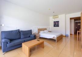 T0 apartment located on the ground floor of the 4-star tourist complex of Orada located in the Marina of Albufeira