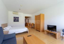 T0 apartment located on the ground floor of the 4-star tourist complex of Orada located in the Marina of Albufeira