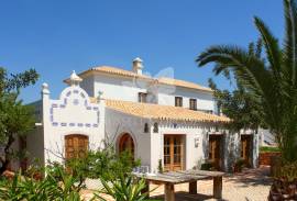 4 Bedroom Villa with Pool, Sea Views & 7,000 m²  plot for sale in Moncarapacho