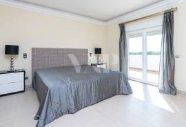 Fully Renovated 4+2 Bedroom Villa with Swimming Pool and Large Plot in Boliqueime
