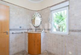 Fully Renovated 4+2 Bedroom Villa with Swimming Pool and Large Plot in Boliqueime