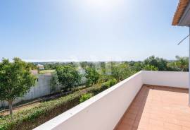 Fully Renovated 4+2 Bedroom Villa with Swimming Pool and Large Plot in Boliqueime