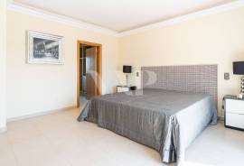 Fully Renovated 4+2 Bedroom Villa with Swimming Pool and Large Plot in Boliqueime