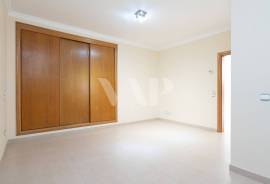 Fully Renovated 4+2 Bedroom Villa with Swimming Pool and Large Plot in Boliqueime