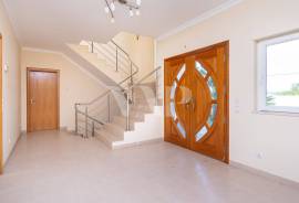 Fully Renovated 4+2 Bedroom Villa with Swimming Pool and Large Plot in Boliqueime