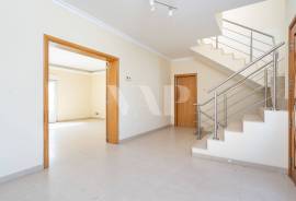 Fully Renovated 4+2 Bedroom Villa with Swimming Pool and Large Plot in Boliqueime