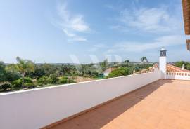 Fully Renovated 4+2 Bedroom Villa with Swimming Pool and Large Plot in Boliqueime