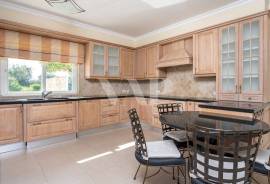 Fully Renovated 4+2 Bedroom Villa with Swimming Pool and Large Plot in Boliqueime