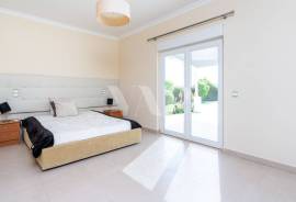 Fully Renovated 4+2 Bedroom Villa with Swimming Pool and Large Plot in Boliqueime