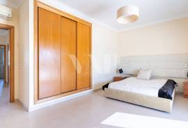 Fully Renovated 4+2 Bedroom Villa with Swimming Pool and Large Plot in Boliqueime
