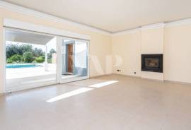Fully Renovated 4+2 Bedroom Villa with Swimming Pool and Large Plot in Boliqueime