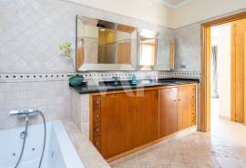 Fully Renovated 4+2 Bedroom Villa with Swimming Pool and Large Plot in Boliqueime