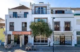 Tavira Riverside Townhouse with Restaurant & Duplex Apartment