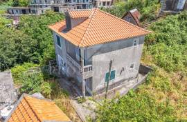 2 bedroom villa with views in Ribeira Brava