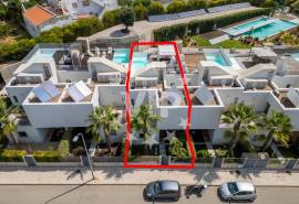 ALBUFEIRA – THREE BEDROOM VILLA – PRIVATE POOL – DOUBLE GARAGE – 3 EXTRA  ROOMS
