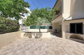 1+1 Bedroom Apartment with Private Courtyard, Barbecue and Garage Space in Alvor 1+1 Bedroom Apartment with Private Courtyard, Barbecue and Garage Space in Alvor