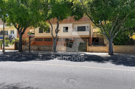 10-Bedroom En-Suite Villa with Guesthouse Potential in the Centre of Portimão 10-Bedroom En-Suite Villa with Guesthouse Potential in the Centre of Portimão
