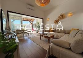 QUINTA DO POÇO - UPDATED TOWNHOUSE WITH 2 PRIVATE PATIO SPACES AND A SHARED POOL