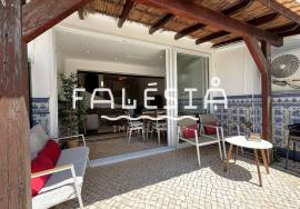 QUINTA DO POÇO - UPDATED TOWNHOUSE WITH 2 PRIVATE PATIO SPACES AND A SHARED POOL