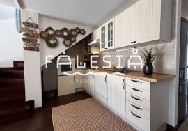 QUINTA DO POÇO - UPDATED TOWNHOUSE WITH 2 PRIVATE PATIO SPACES AND A SHARED POOL
