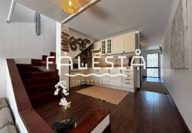 QUINTA DO POÇO - UPDATED TOWNHOUSE WITH 2 PRIVATE PATIO SPACES AND A SHARED POOL
