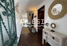 QUINTA DO POÇO - UPDATED TOWNHOUSE WITH 2 PRIVATE PATIO SPACES AND A SHARED POOL