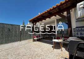 QUINTA DO POÇO - UPDATED TOWNHOUSE WITH 2 PRIVATE PATIO SPACES AND A SHARED POOL