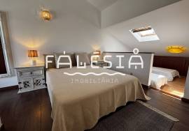 QUINTA DO POÇO - UPDATED TOWNHOUSE WITH 2 PRIVATE PATIO SPACES AND A SHARED POOL