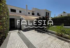 QUINTA DO POÇO - UPDATED TOWNHOUSE WITH 2 PRIVATE PATIO SPACES AND A SHARED POOL