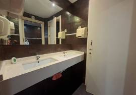 Soundproofed room with smoke release Soundproofed room with smoke release