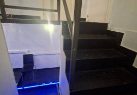 Soundproofed room with smoke release Soundproofed room with smoke release