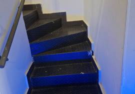 Soundproofed room with smoke release Soundproofed room with smoke release