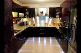 Exclusive family house in Baja