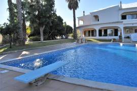 House 5 bedrooms, swimming pool, garden, BBQ, Winery and Orchard 5 min. Armação de Pera