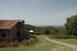 Fantastic farmhouse with pool and farmland