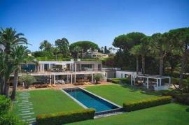Villa K : a Contemporary-style villa - private domain of the Cap d'Antibes - panoramic sea views