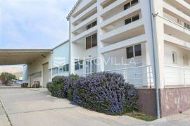 Trogir, office building with offices and storage hall (692 m2)