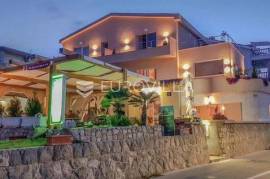 Pag, modern mini hotel with eight rooms, apartment, restaurant and gym