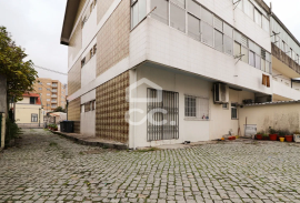 Building with great profitability, in Águas Santas