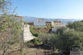 Building plot of 400 m2 located in a residential area of Benamocarra (Málaga)