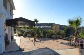 COMFORTABLE COUNTRY HOUSE of 269 m2, located on a hill just 4 km from the beach. PANORAMIC VIEW ON THE COAST
