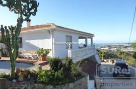 COMFORTABLE COUNTRY HOUSE of 269 m2, located on a hill just 4 km from the beach. PANORAMIC VIEW ON THE COAST