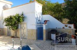 COMFORTABLE COUNTRY HOUSE of 269 m2, located on a hill just 4 km from the beach. PANORAMIC VIEW ON THE COAST