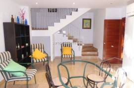 Property of 162 m2 located in the town of Algarrobo (Málaga) composed of 2 new apartments on the same floor (one with 2 bedrooms of 95 m2 approx., And the other with 1 bedroom of 67 m2 approx.)