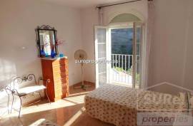 Property of 162 m2 located in the town of Algarrobo (Málaga) composed of 2 new apartments on the same floor (one with 2 bedrooms of 95 m2 approx., And the other with 1 bedroom of 67 m2 approx.)