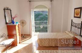 Property of 162 m2 located in the town of Algarrobo (Málaga) composed of 2 new apartments on the same floor (one with 2 bedrooms of 95 m2 approx., And the other with 1 bedroom of 67 m2 approx.)