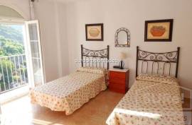 Property of 162 m2 located in the town of Algarrobo (Málaga) composed of 2 new apartments on the same floor (one with 2 bedrooms of 95 m2 approx., And the other with 1 bedroom of 67 m2 approx.)