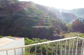 Property of 162 m2 located in the town of Algarrobo (Málaga) composed of 2 new apartments on the same floor (one with 2 bedrooms of 95 m2 approx., And the other with 1 bedroom of 67 m2 approx.)