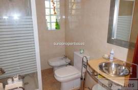 Property of 162 m2 located in the town of Algarrobo (Málaga) composed of 2 new apartments on the same floor (one with 2 bedrooms of 95 m2 approx., And the other with 1 bedroom of 67 m2 approx.)