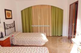 Property of 162 m2 located in the town of Algarrobo (Málaga) composed of 2 new apartments on the same floor (one with 2 bedrooms of 95 m2 approx., And the other with 1 bedroom of 67 m2 approx.)